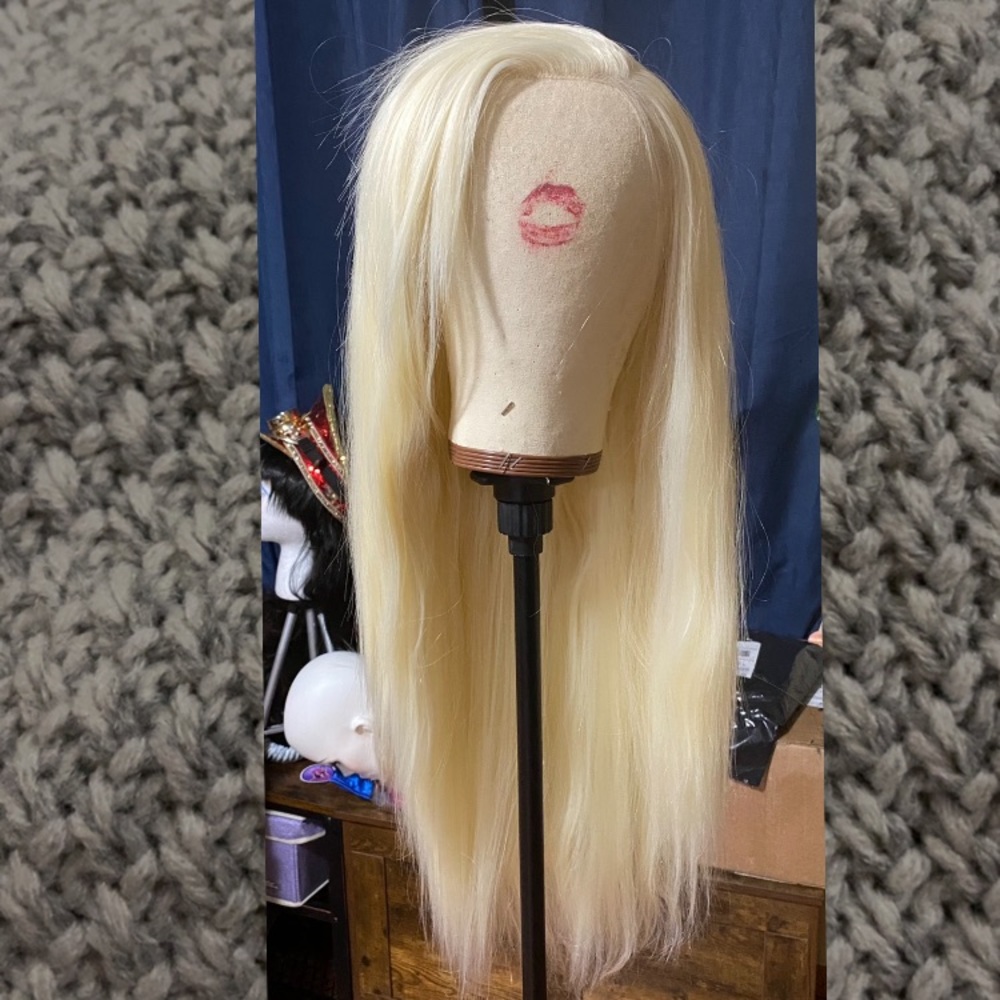 Blonde lace-front synthetic wig